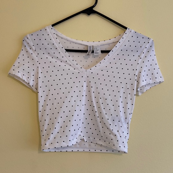 H&M Tops - white cropped shirt w black polka dots sz:xs